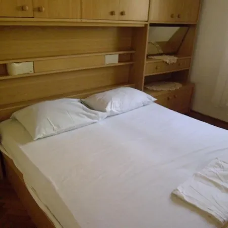 Apartment Ivan - 150 Meters From Pag Town